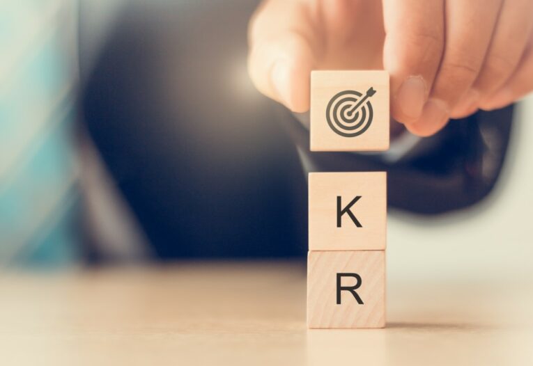 Dowiedz się czym są cele OKR - wyjaśnienie i korzyści / Fot. 3rdtimeluckystudio, Shutterstock.com