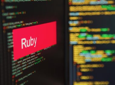 Ruby vs Python / Fot. Trismegist san, Shutterstock